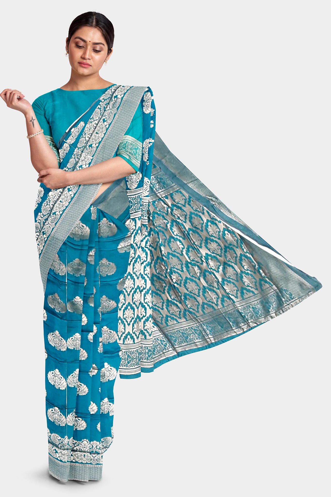 Mayurkanthi Blue Opara Silk Saree - Image 2