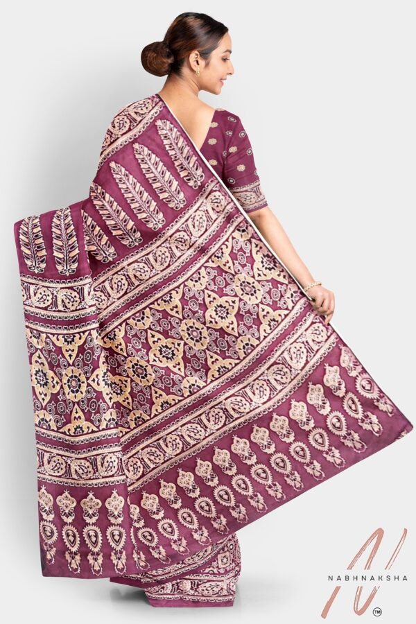 Maroon Gadwal Silk Saree - Image 3